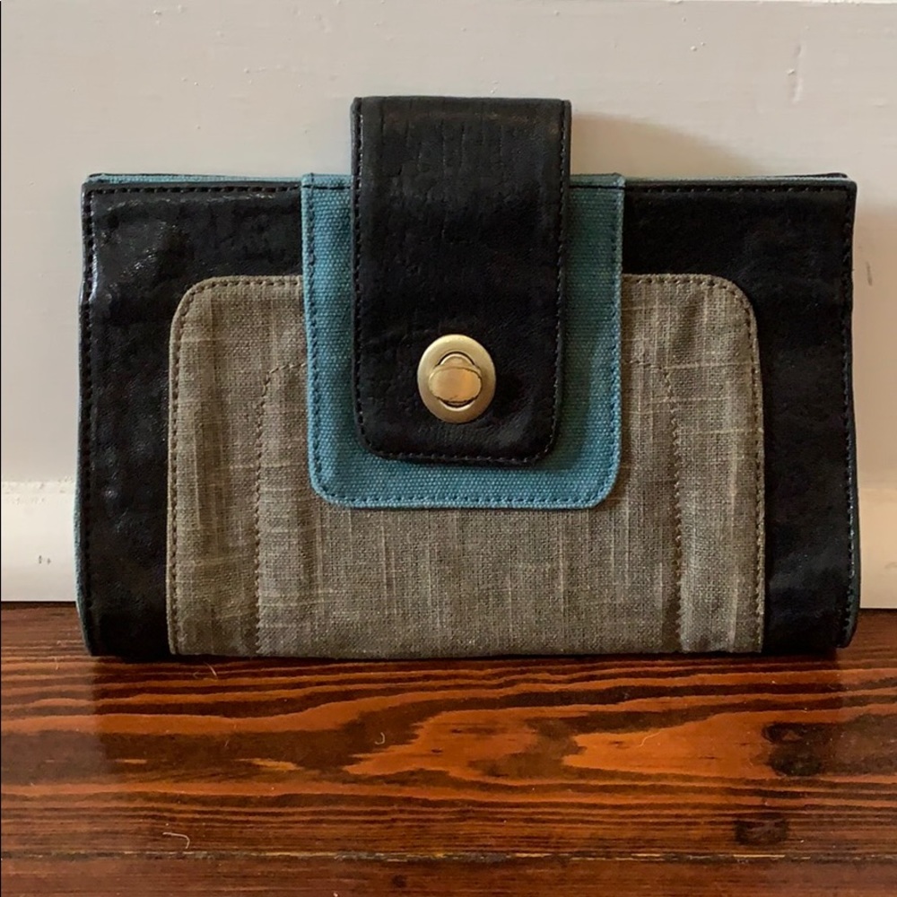 BCBG clutch